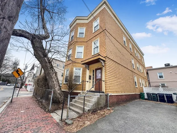 $6,800 | 107 Columbia Street, Unit 3, Cambridge, MA 02139