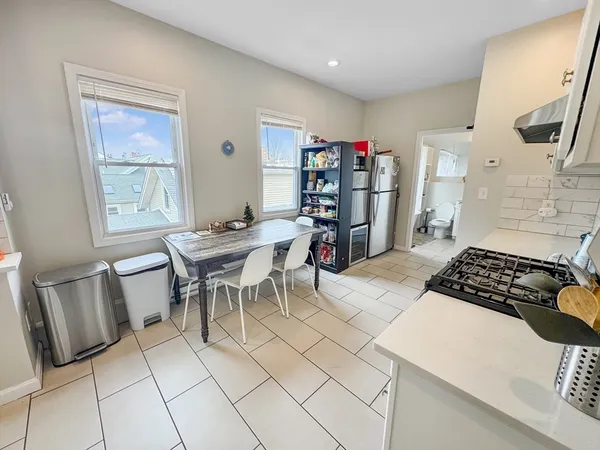 $6,800 | 107 Columbia Street, Unit 3, Cambridge, MA 02139