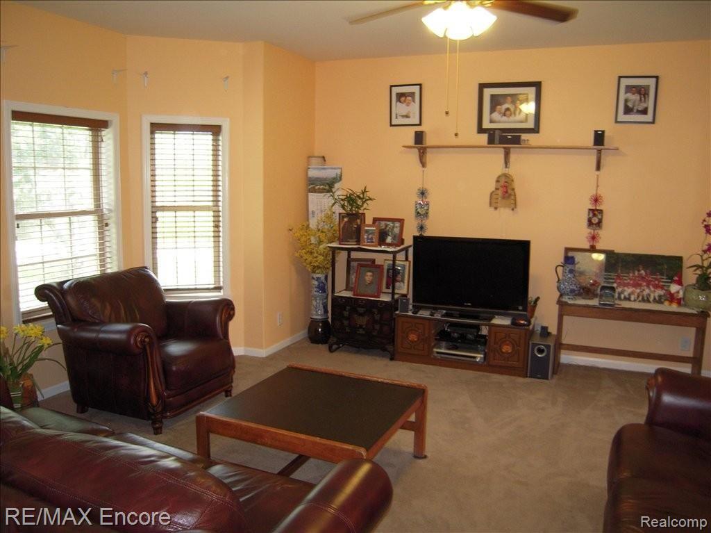 5036 Granger Road Oxford, MI 48371 - Photo 7 of 25 Living Room