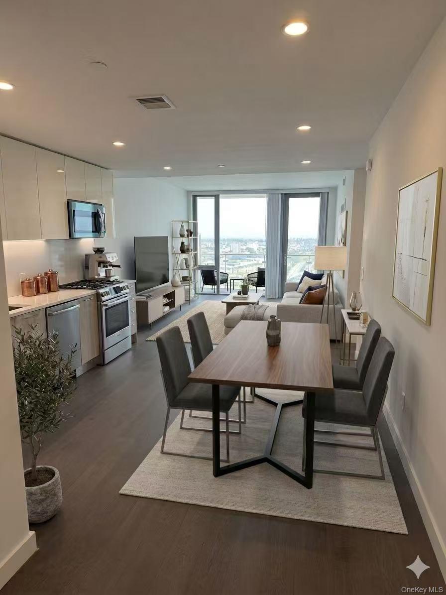131-05 40 Road, Unit 15D Queens, NY 11354 - Photo 2 of 14