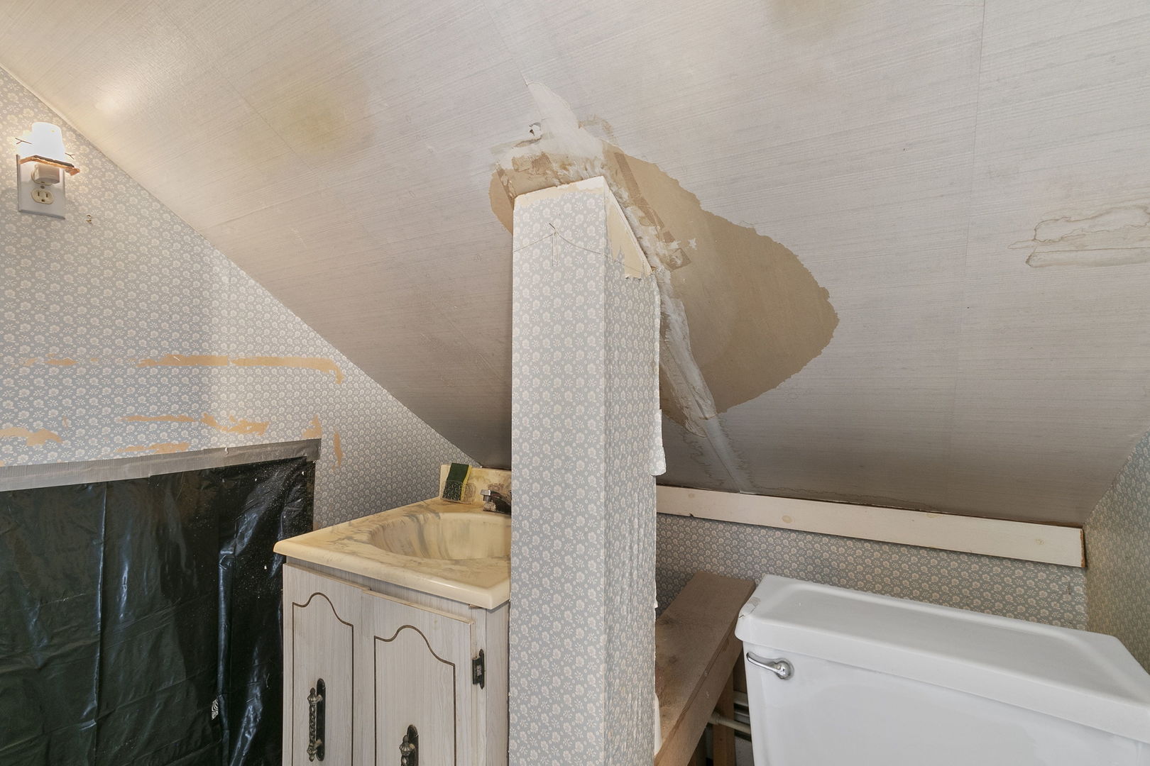 62 Northgate Road Riverside, IL 60546 - Photo 17 of 34 a utility room with dryer and washer