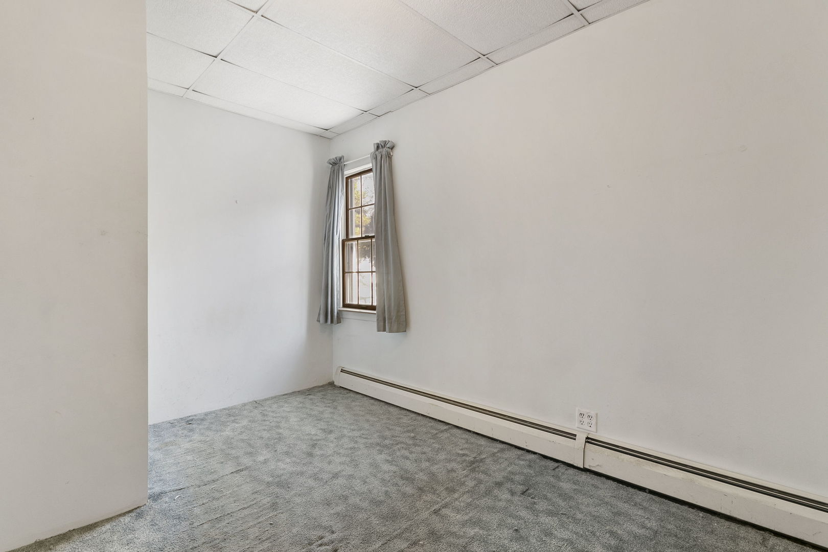 62 Northgate Road Riverside, IL 60546 - Photo 6 of 34 an empty room with windows