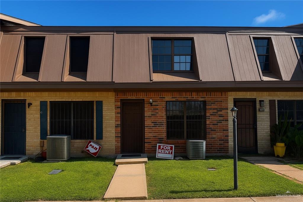 a view of house with a outdoor space