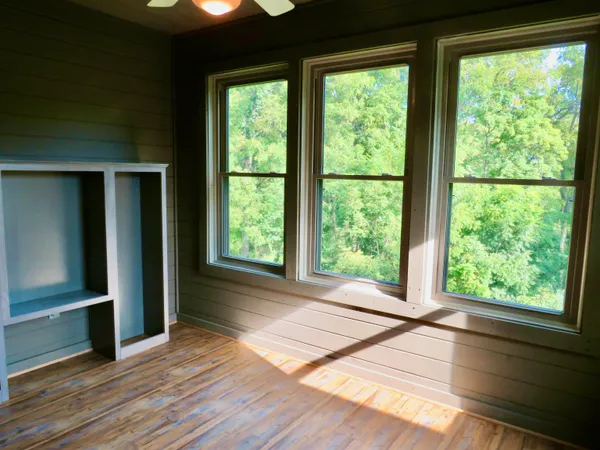 a view of a house with yard