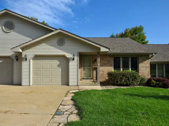 $310,000 | 812 Shadow Bluff Drive, Galena, IL 61036