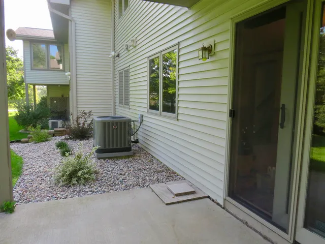 $310,000 | 812 Shadow Bluff Drive, Galena, IL 61036