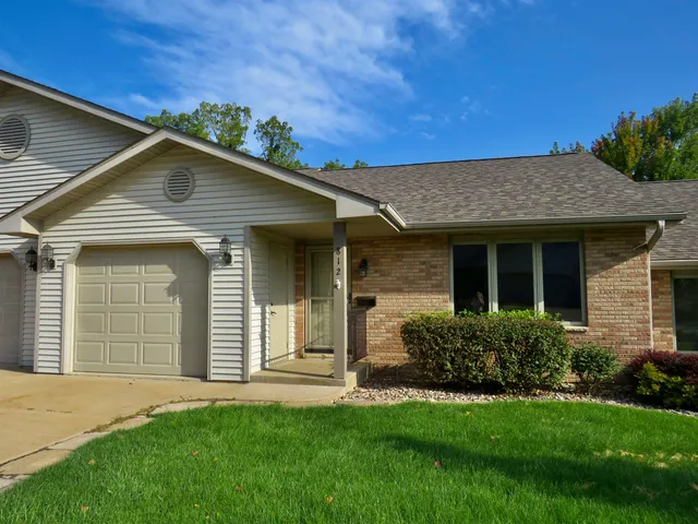 $310,000 | 812 Shadow Bluff Drive, Galena, IL 61036