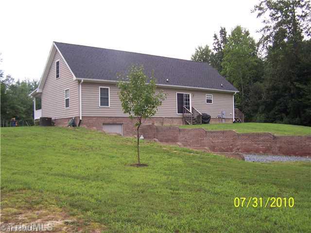 511 Mundy House Road Lexington, NC 27295 - Photo 4 of 10 Exterior Back.