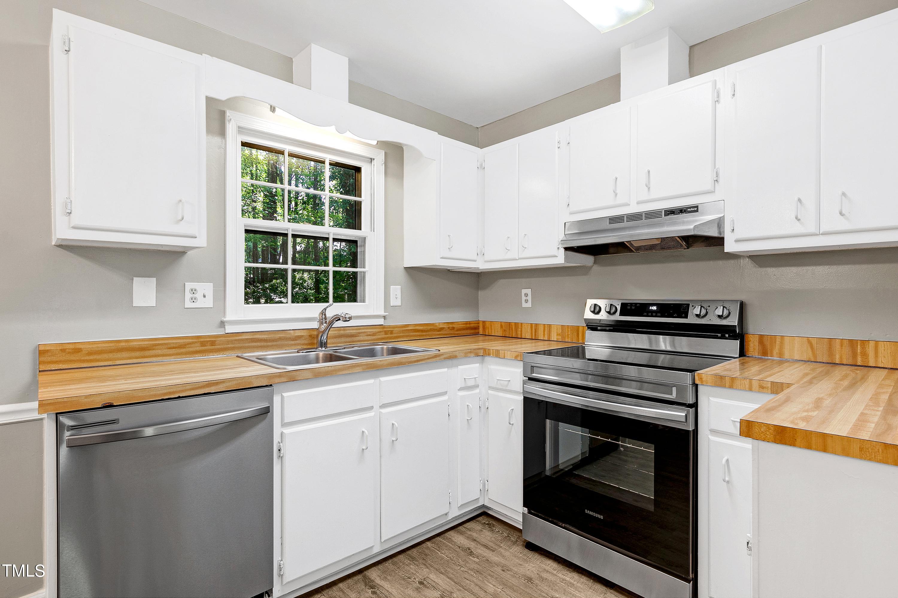 7804 Hemlock Court Raleigh, NC 27615 - Photo 5 of 22 # 5 - KItchen