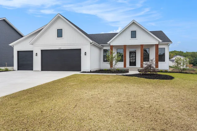 $838,500 | 3388 Penn Station Drive, Byron Center, MI 49315