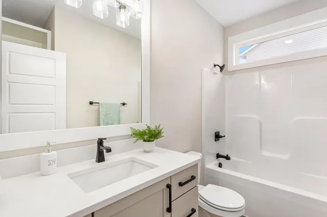 $838,500 | 3388 Penn Station Drive, Byron Center, MI 49315