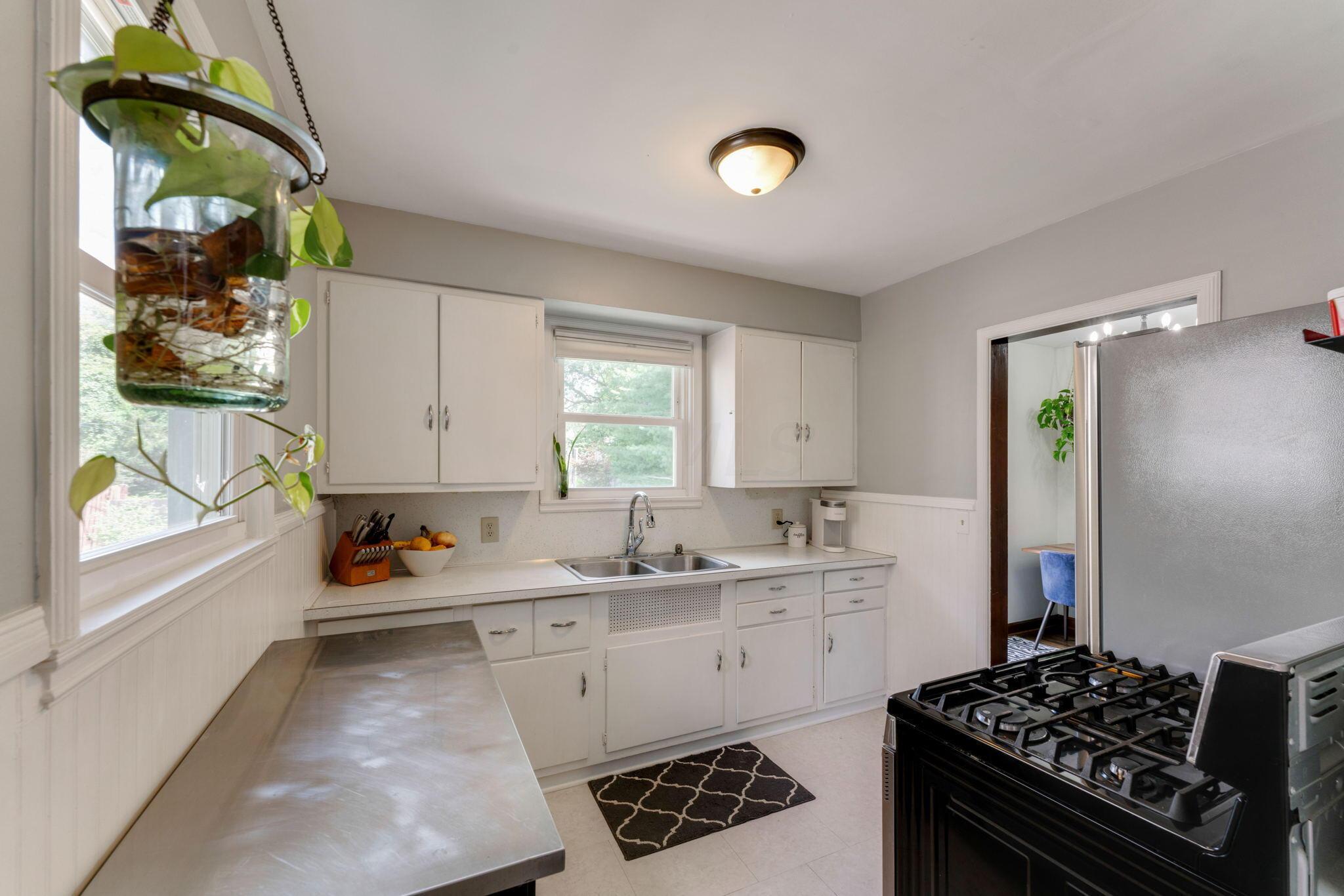 94 Garden Road Columbus, OH 43214 - Photo 12 of 36 21-web-or-mls-94-garden-rd