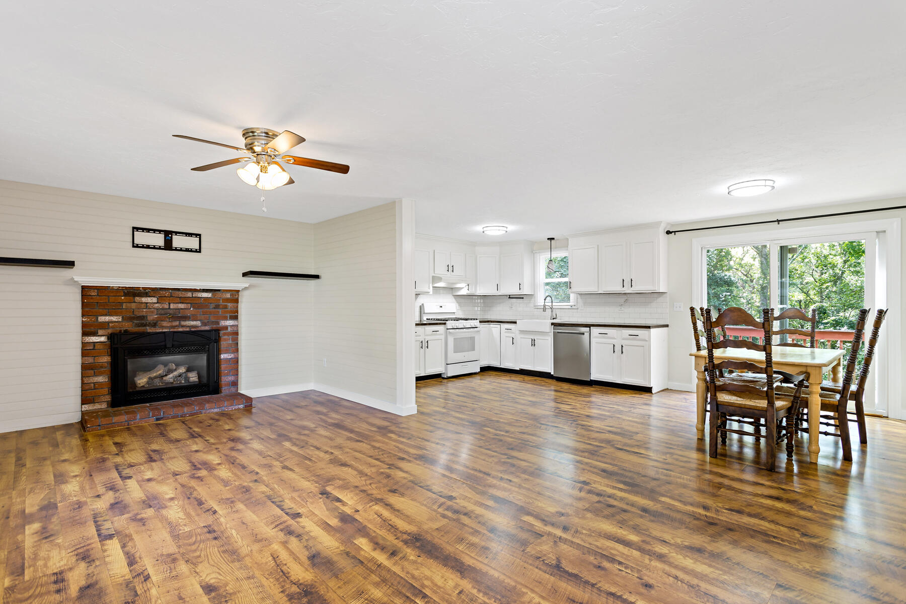 11 Warwick Way Mashpee, MA 02649 - Photo 5 of 23 006_11Warwick_091126