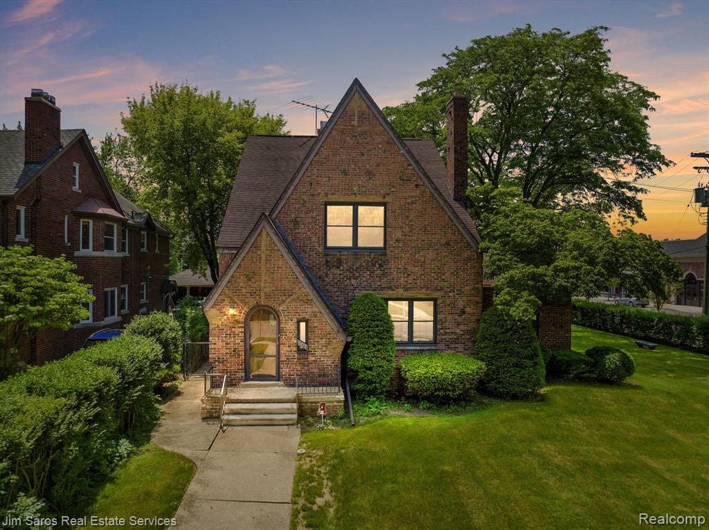 607 Neff Road Grosse Pointe, MI 48230 - Photo 1 of 23