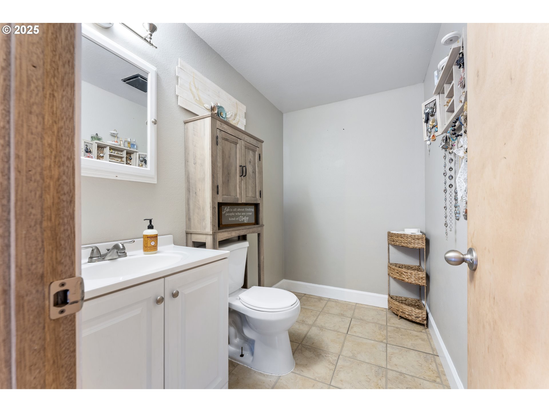 39650 Davis Street Sandy, OR 97055 - Photo 13 of 25 Bathroom