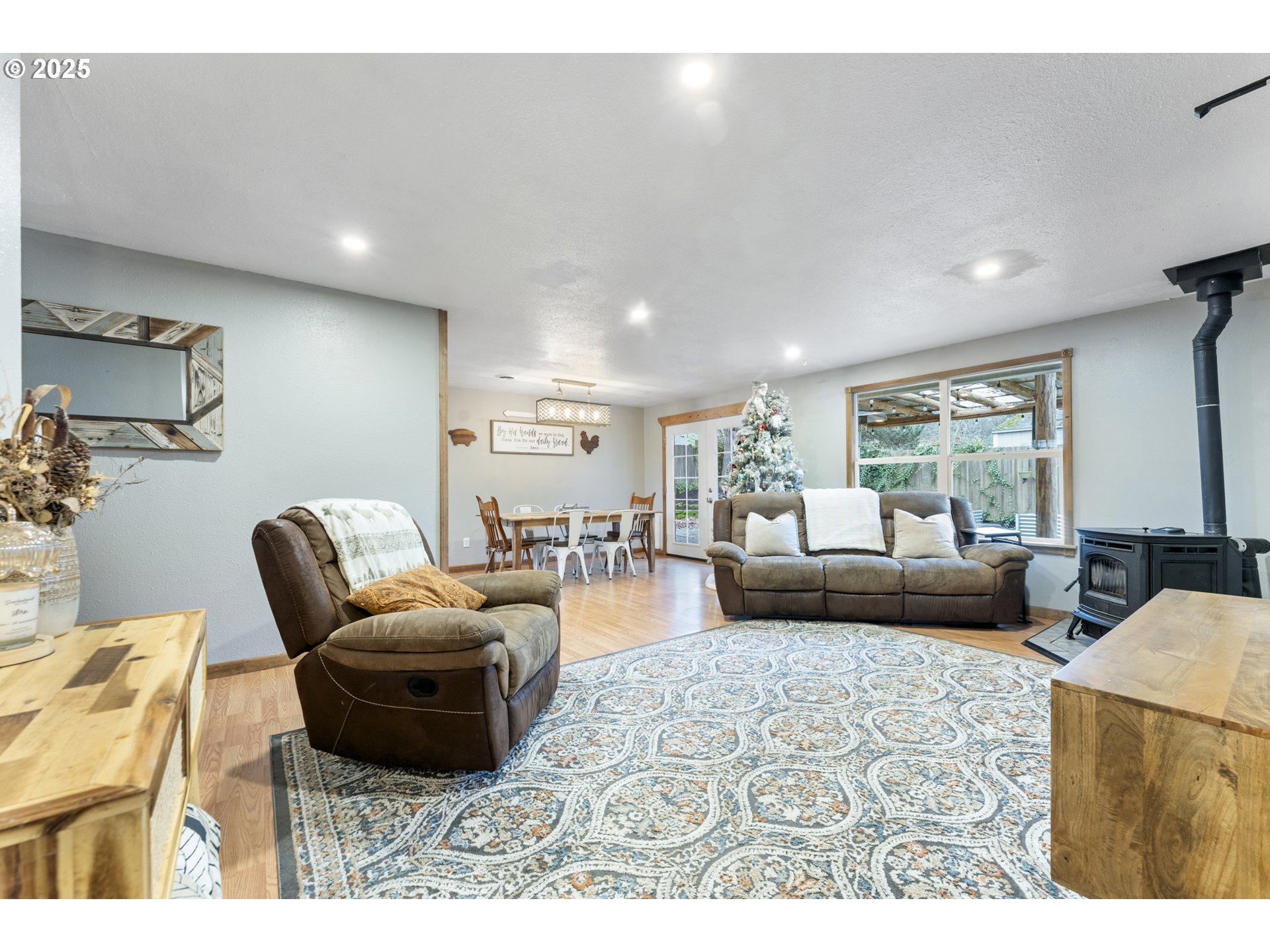 39650 Davis Street Sandy, OR 97055 - Photo 6 of 25 Living Room