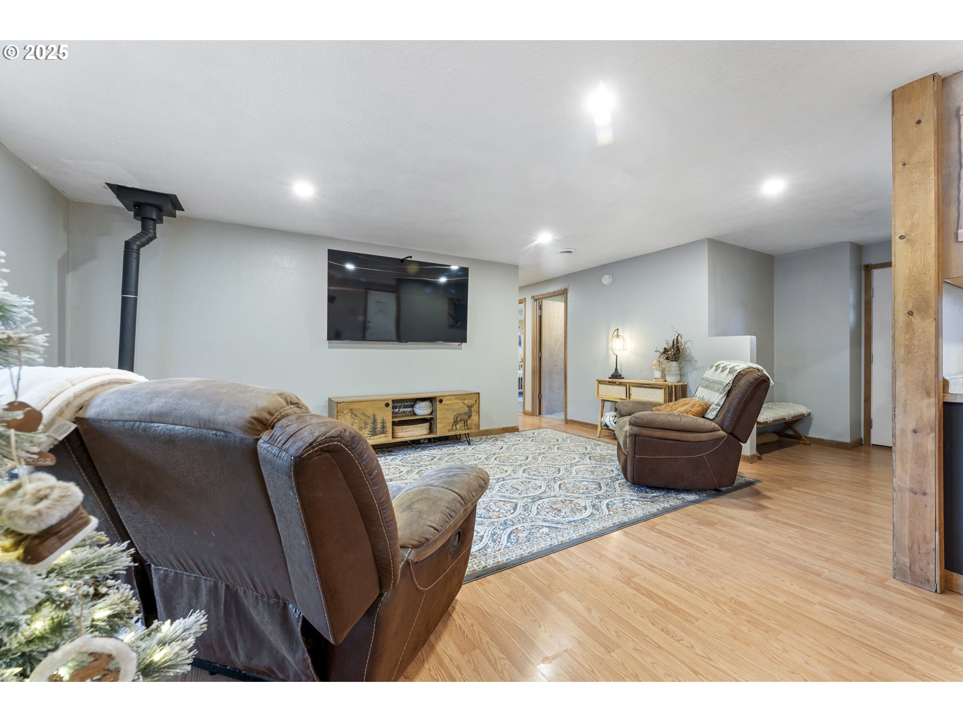 39650 Davis Street Sandy, OR 97055 - Photo 7 of 25 Living Room