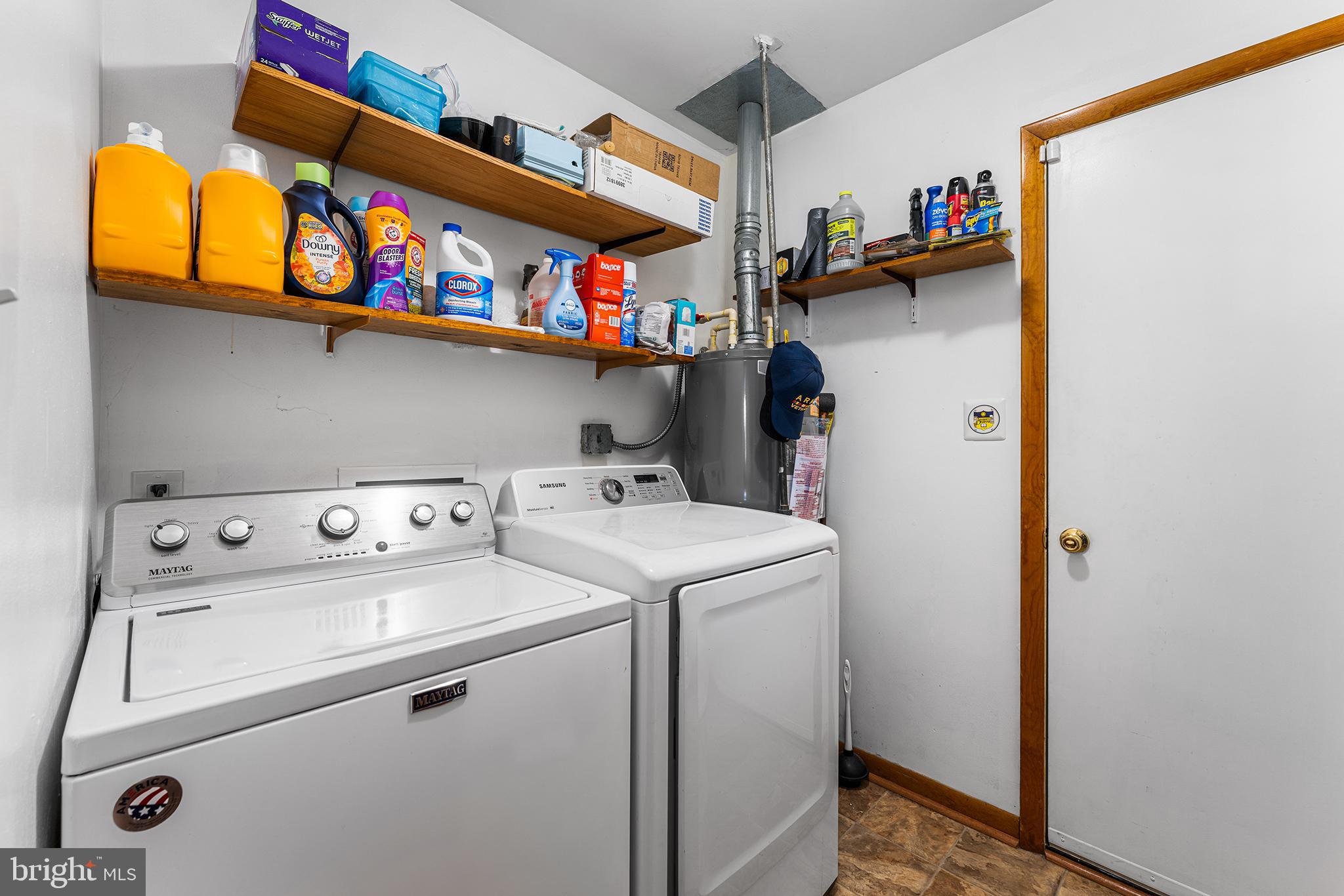 131 Quaker Road Pennsville, NJ 08070 - Photo 14 of 36 a utility room with dryer and washer