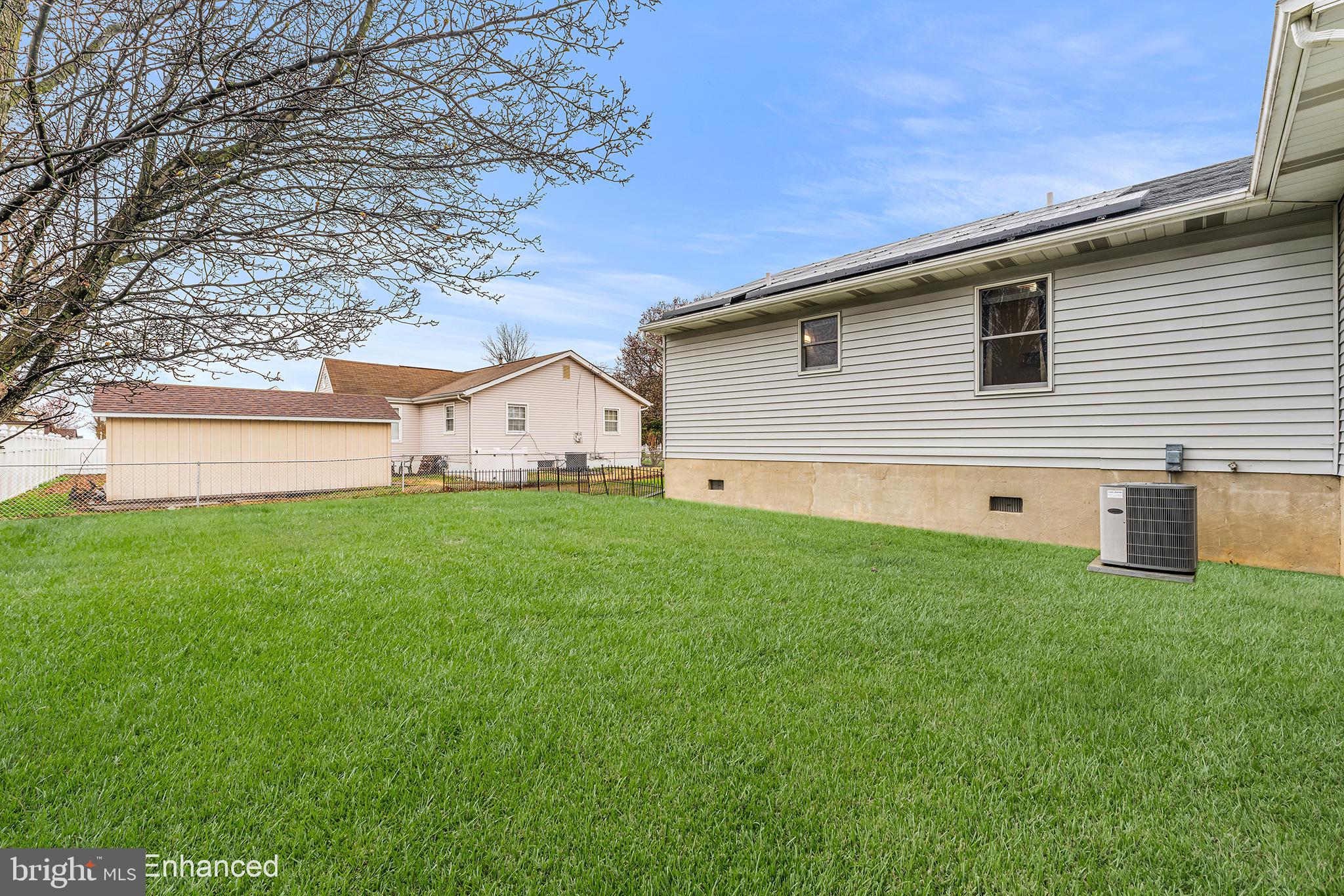 131 Quaker Road Pennsville, NJ 08070 - Photo 34 of 36 a view of a backyard with plants and large tree