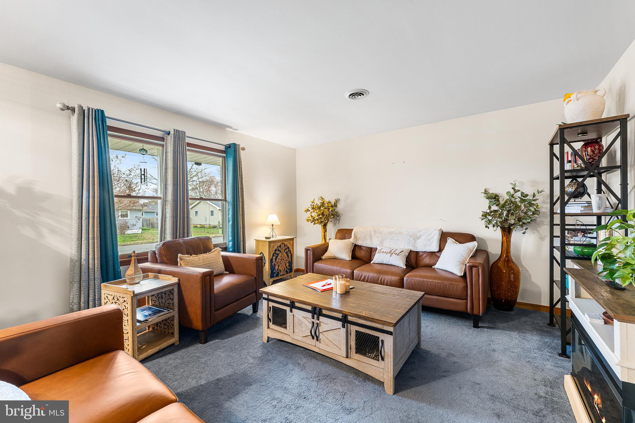 131 Quaker Road Pennsville, NJ 08070 - Photo 5 of 36 a living room with furniture and a large window