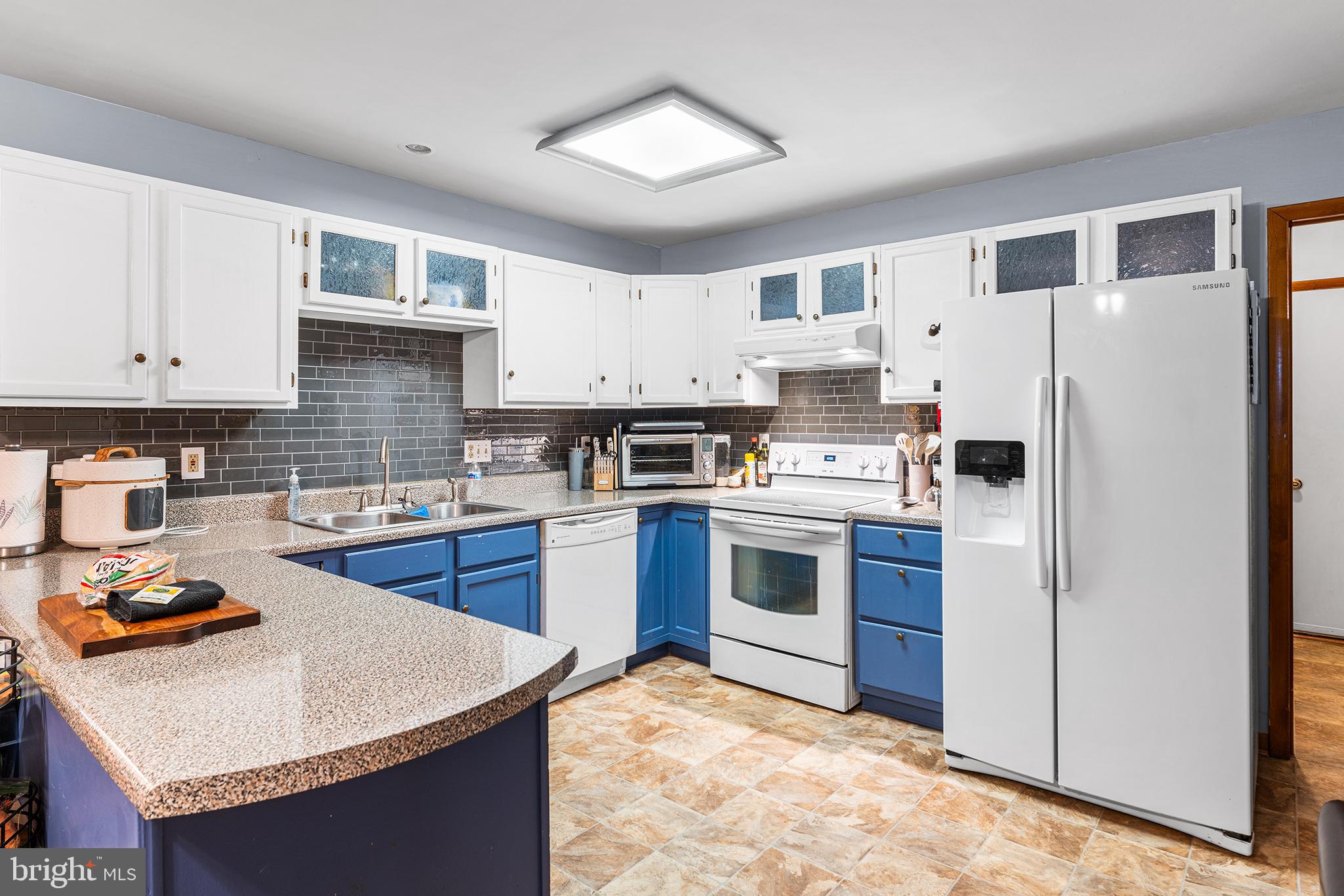 131 Quaker Road Pennsville, NJ 08070 - Photo 10 of 36 a kitchen with granite countertop a refrigerator stove top oven and sink