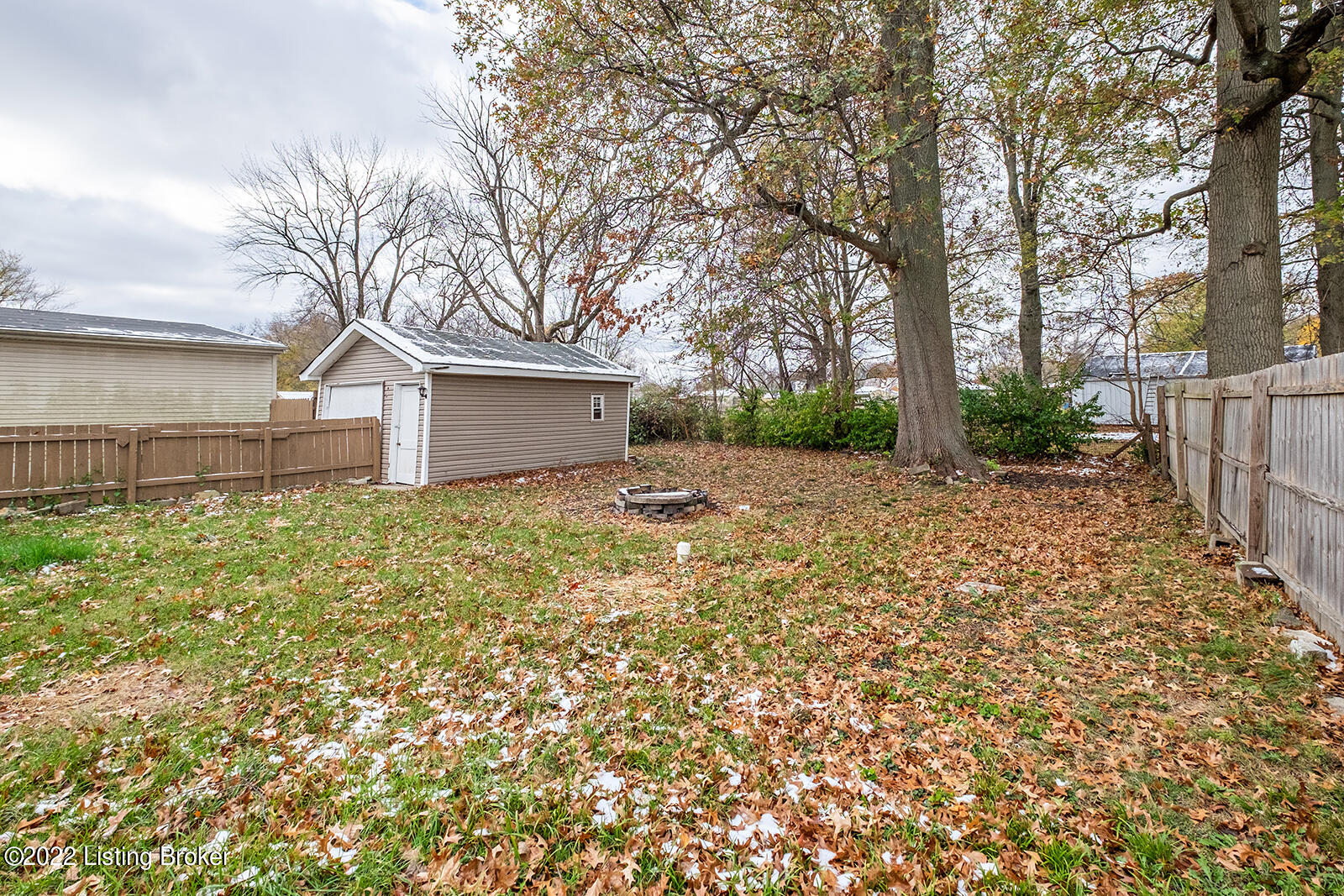 8106 Kerry Road Louisville, KY 40258 - Photo 42 of 45 backyard