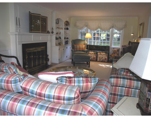 5 Douglas Road Chelmsford, MA 01824 - Photo 3 of 7