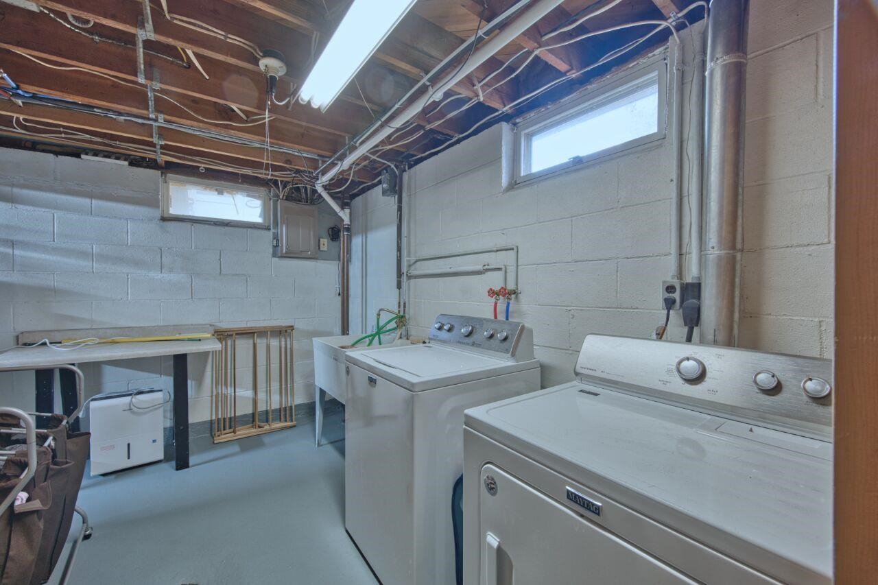 312 South 2nd Street West Aurora, MN 55705 - Photo 26 of 41 Laundry area with finished concrete flooring, washing machine and clothes dryer, and electric panel