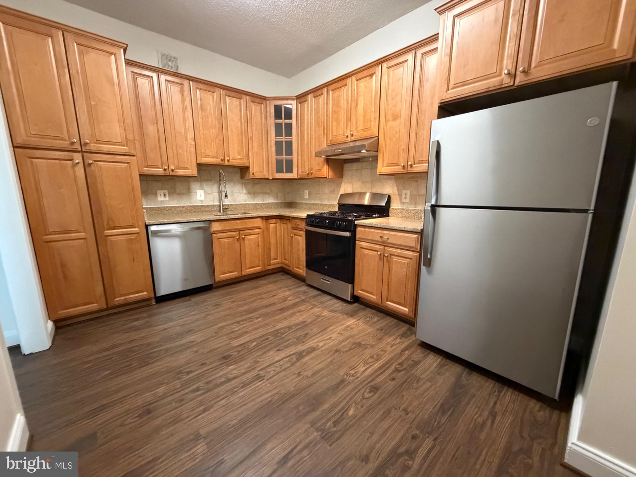 5225 Pooks Hill Road, Unit C29N Bethesda, MD 20814 - Photo 11 of 54 Kitchen