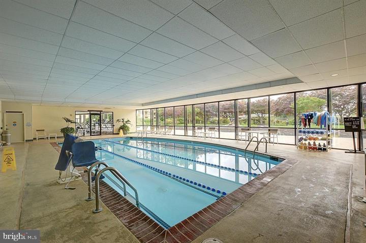 5225 Pooks Hill Road, Unit C29N Bethesda, MD 20814 - Photo 52 of 54 Indoor pool