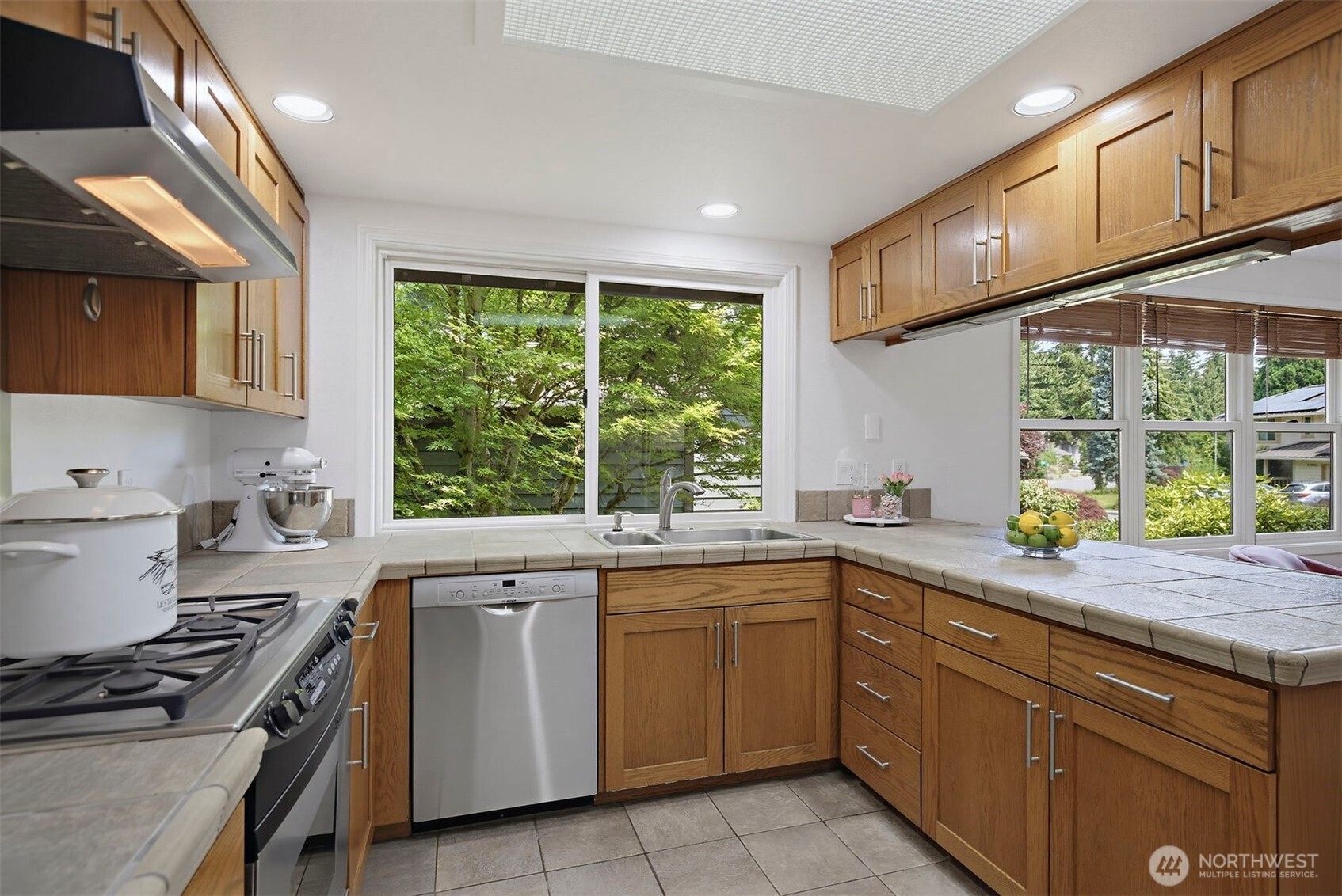 16653 157th Avenue Southeast Renton, WA 98058 - Photo 15 of 38