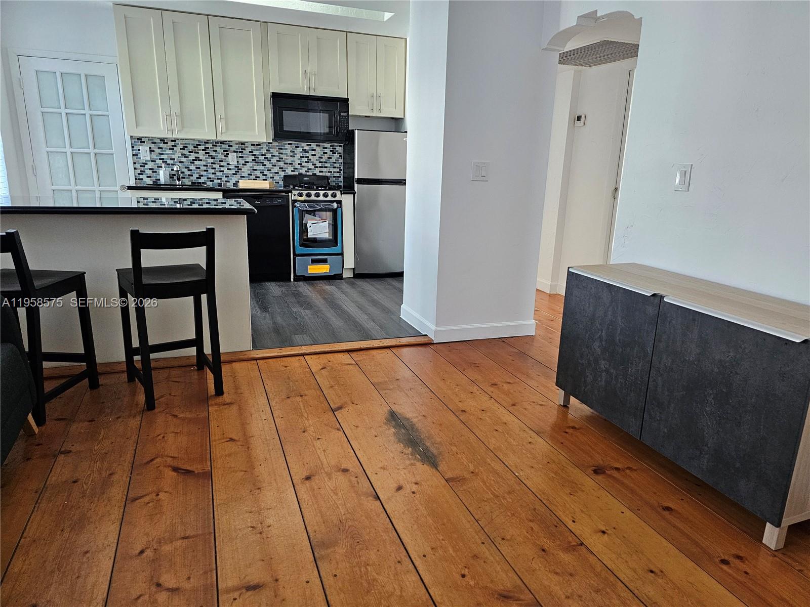 622 15th Street, Unit 3 Miami Beach, FL 33139 - Photo 11 of 24