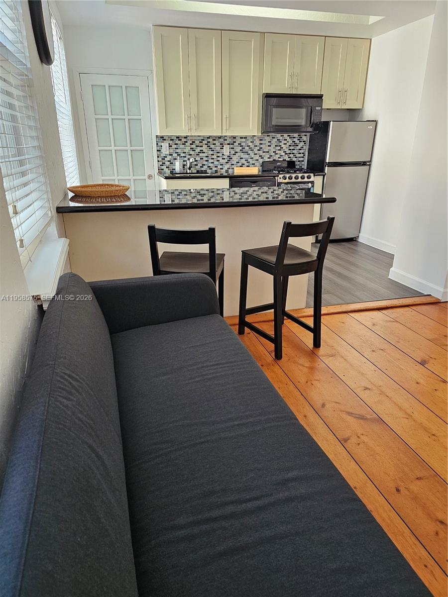 622 15th Street, Unit 3 Miami Beach, FL 33139 - Photo 2 of 24