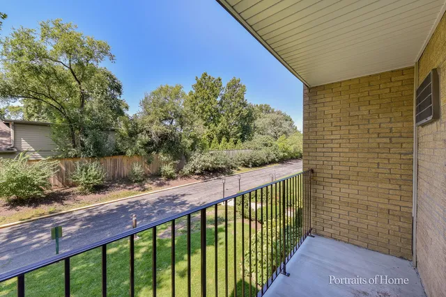 $190,000 | 6630 South Brainard Avenue, Unit 203, Countryside, IL 60525