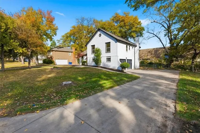 $435,000 | 10051 Melrose Drive, Overland Park, KS 66214