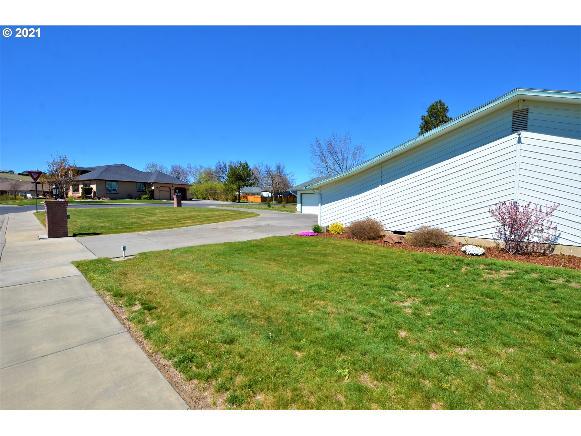 1800 Southwest Athens Way Pendleton, OR 97801 - Photo 4 of 29