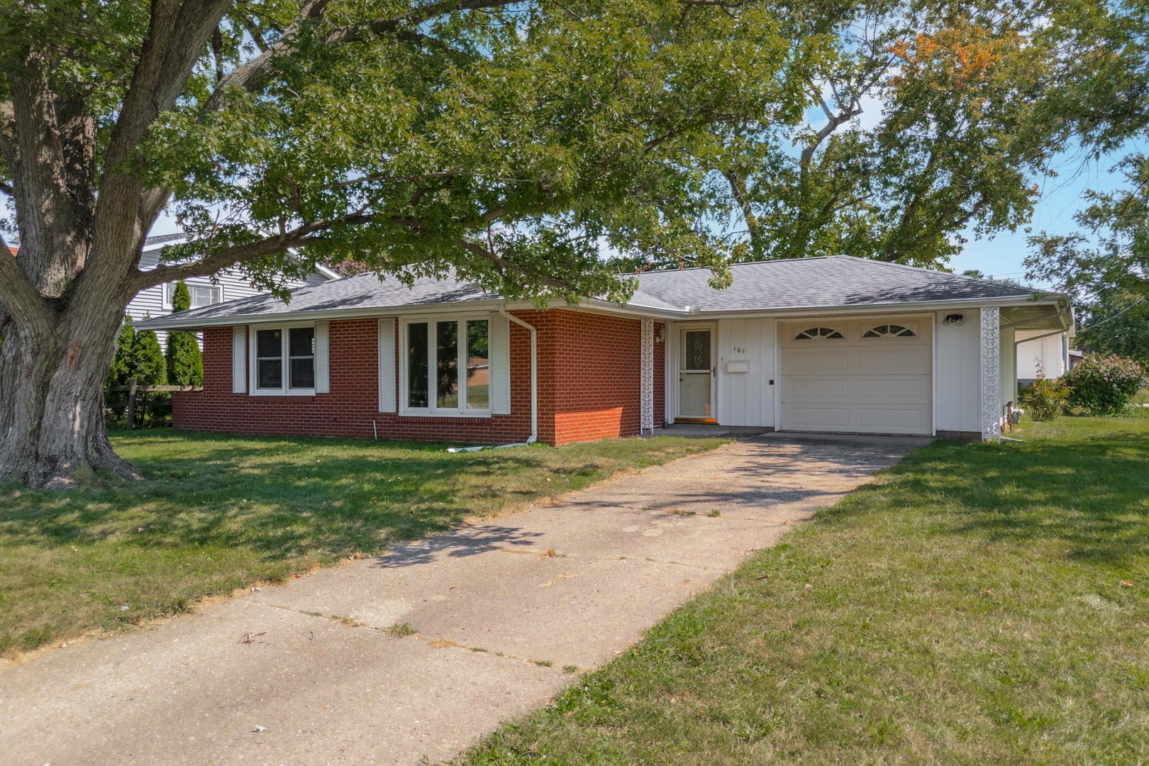 101 Radliff Road Bloomington, IL 61701 - Photo 1 of 37 Gallery Image 1