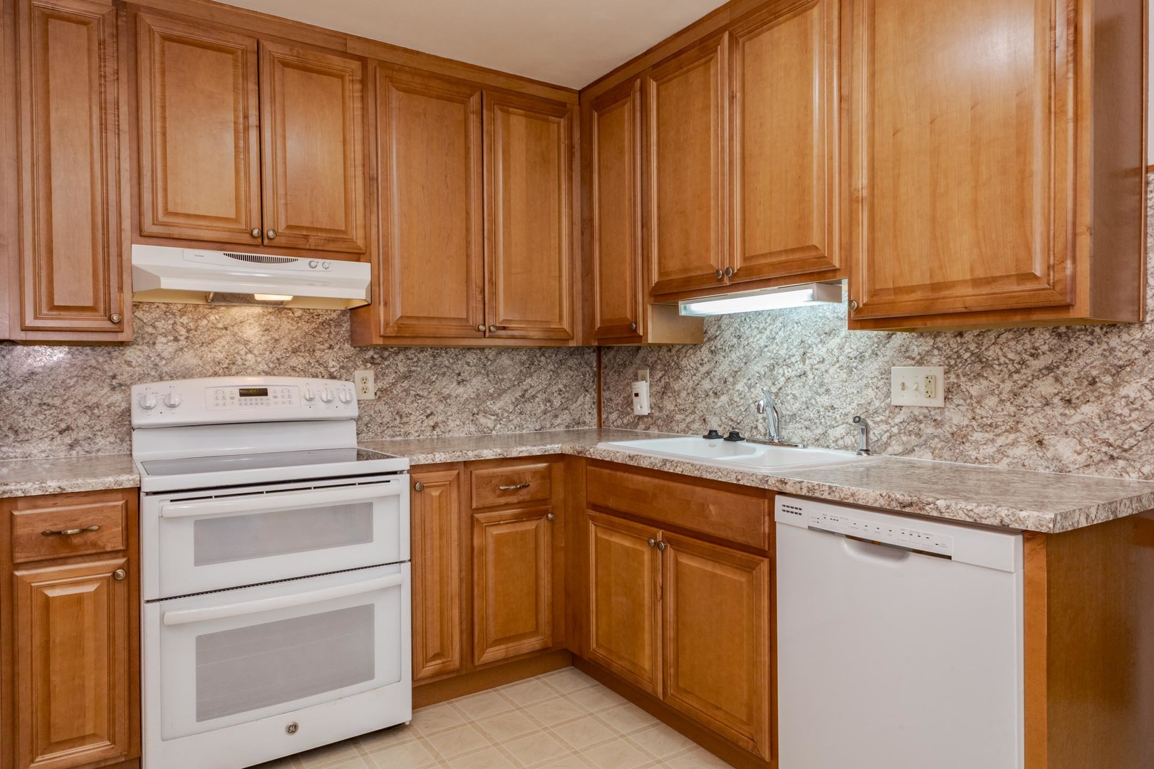 101 Radliff Road Bloomington, IL 61701 - Photo 12 of 37 Gallery Image 12