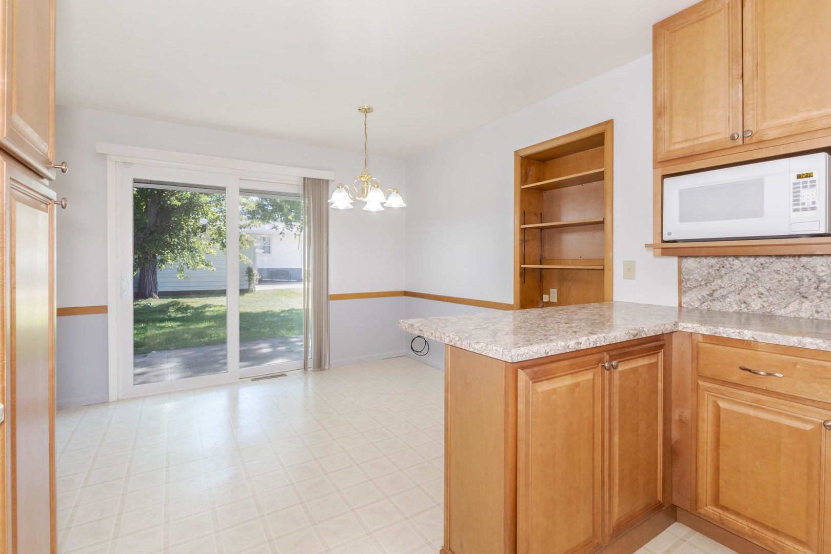 101 Radliff Road Bloomington, IL 61701 - Photo 17 of 37 Gallery Image 17