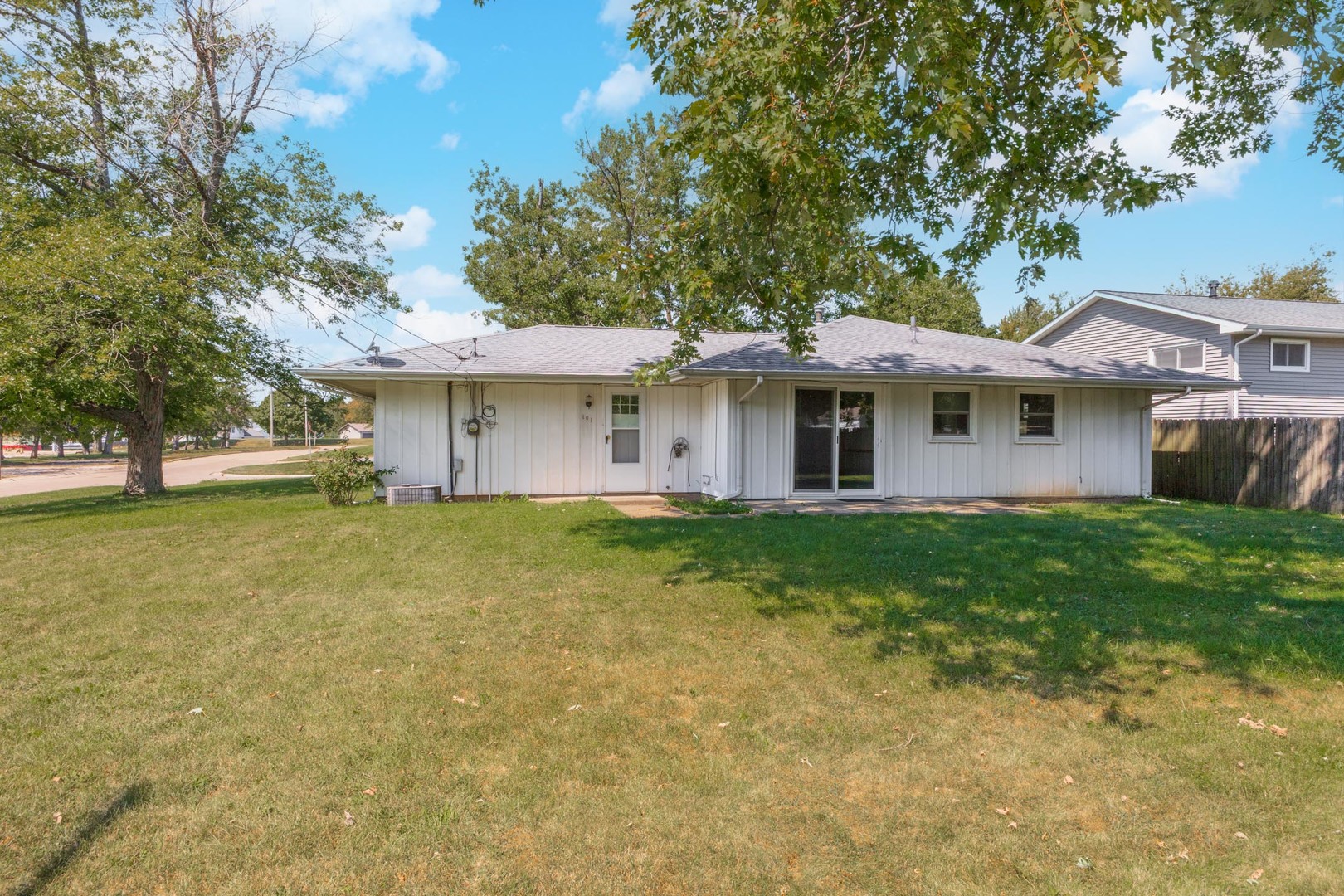 101 Radliff Road Bloomington, IL 61701 - Photo 30 of 37 Gallery Image 30