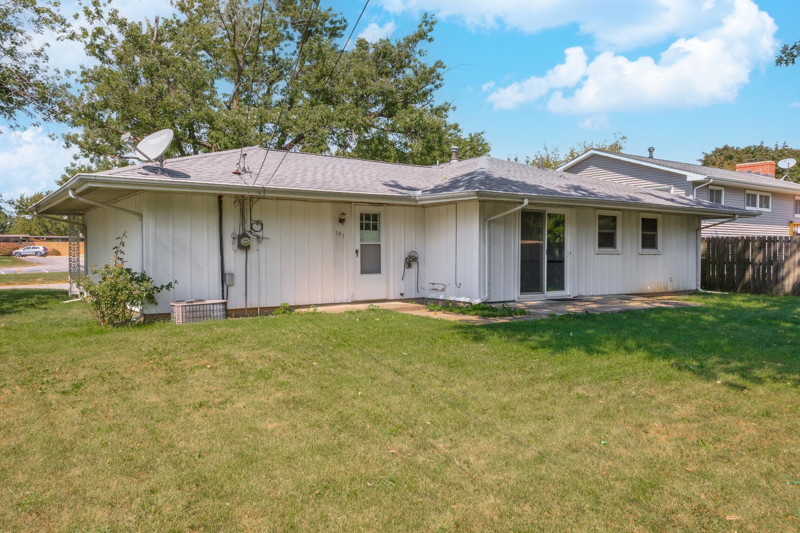 101 Radliff Road Bloomington, IL 61701 - Photo 3 of 37 Gallery Image 3