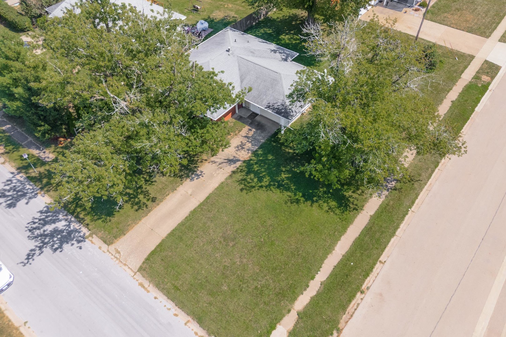 101 Radliff Road Bloomington, IL 61701 - Photo 33 of 37 Gallery Image 33