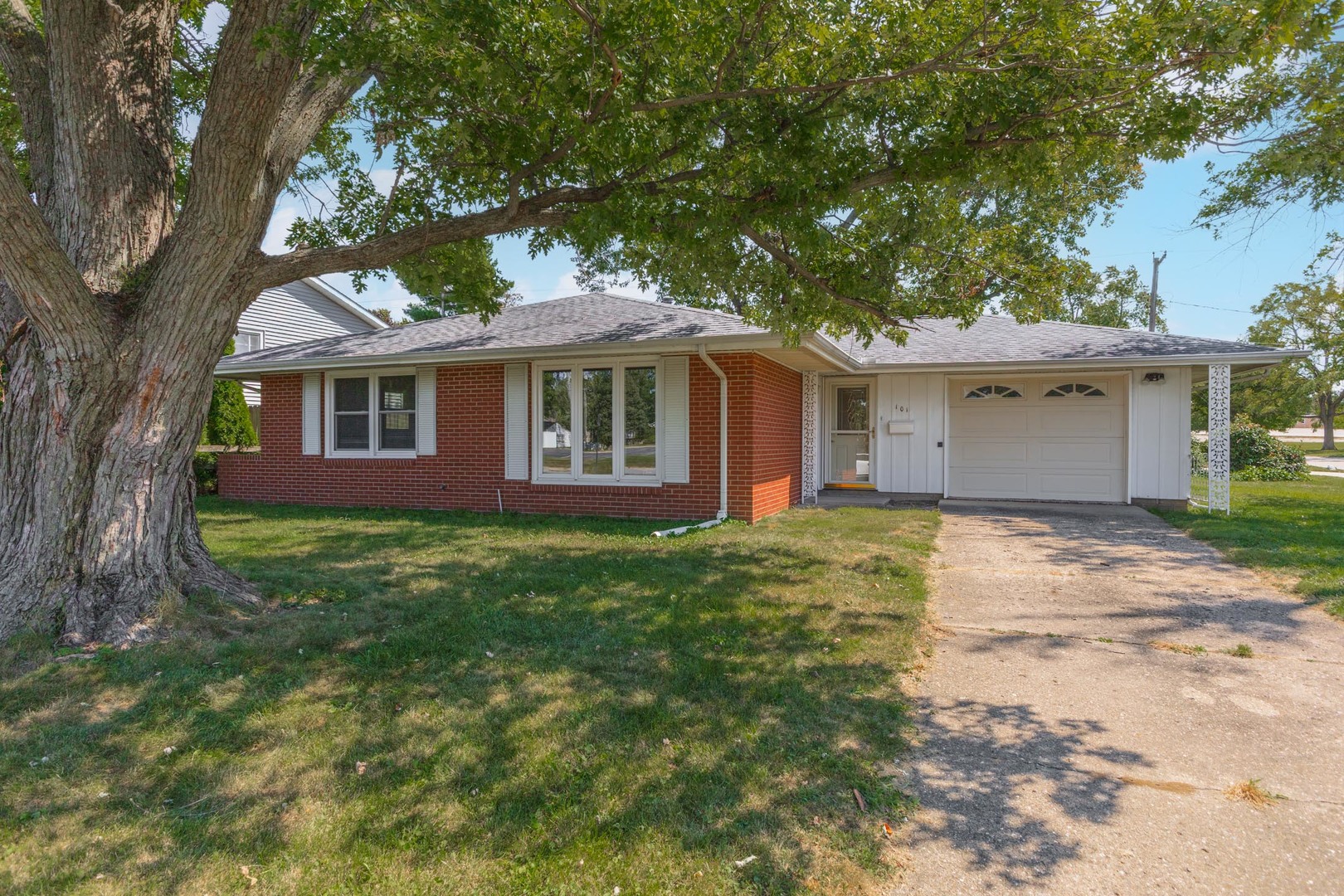 101 Radliff Road Bloomington, IL 61701 - Photo 36 of 37 Gallery Image 36