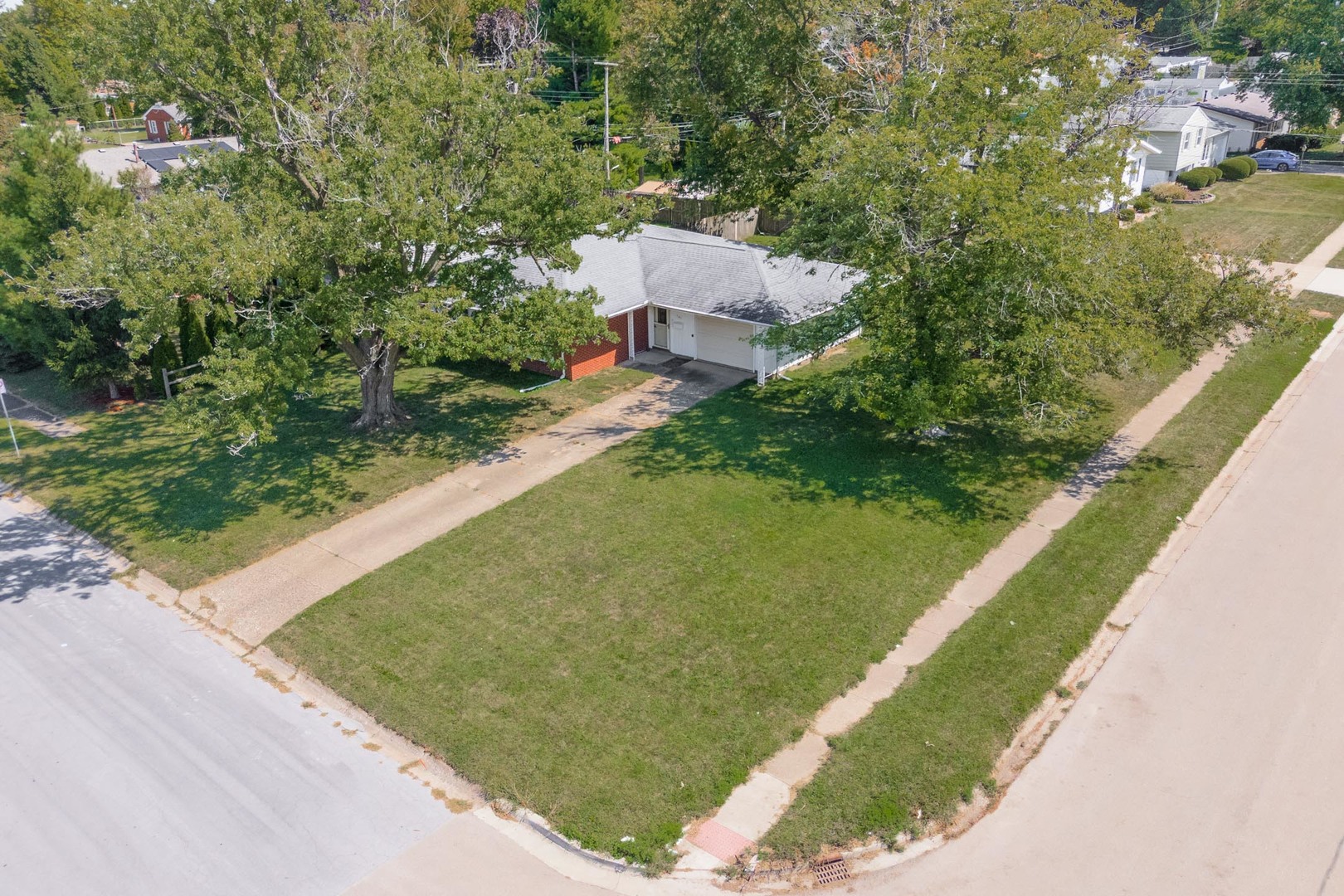 101 Radliff Road Bloomington, IL 61701 - Photo 5 of 37 Gallery Image 5