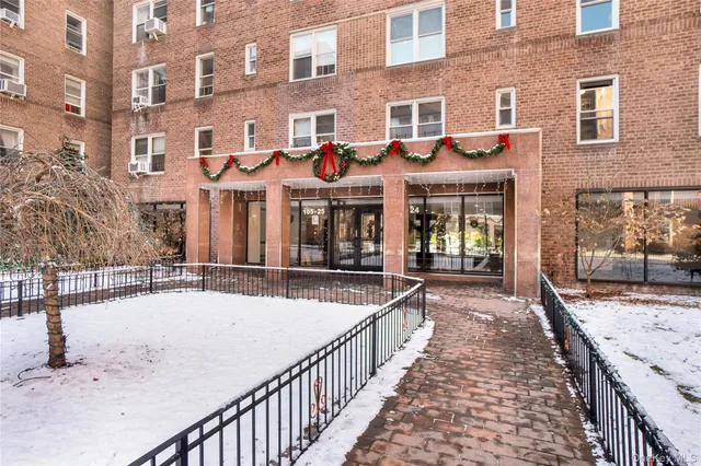 $1,900 | 105-24 64th Road | Forest Hills