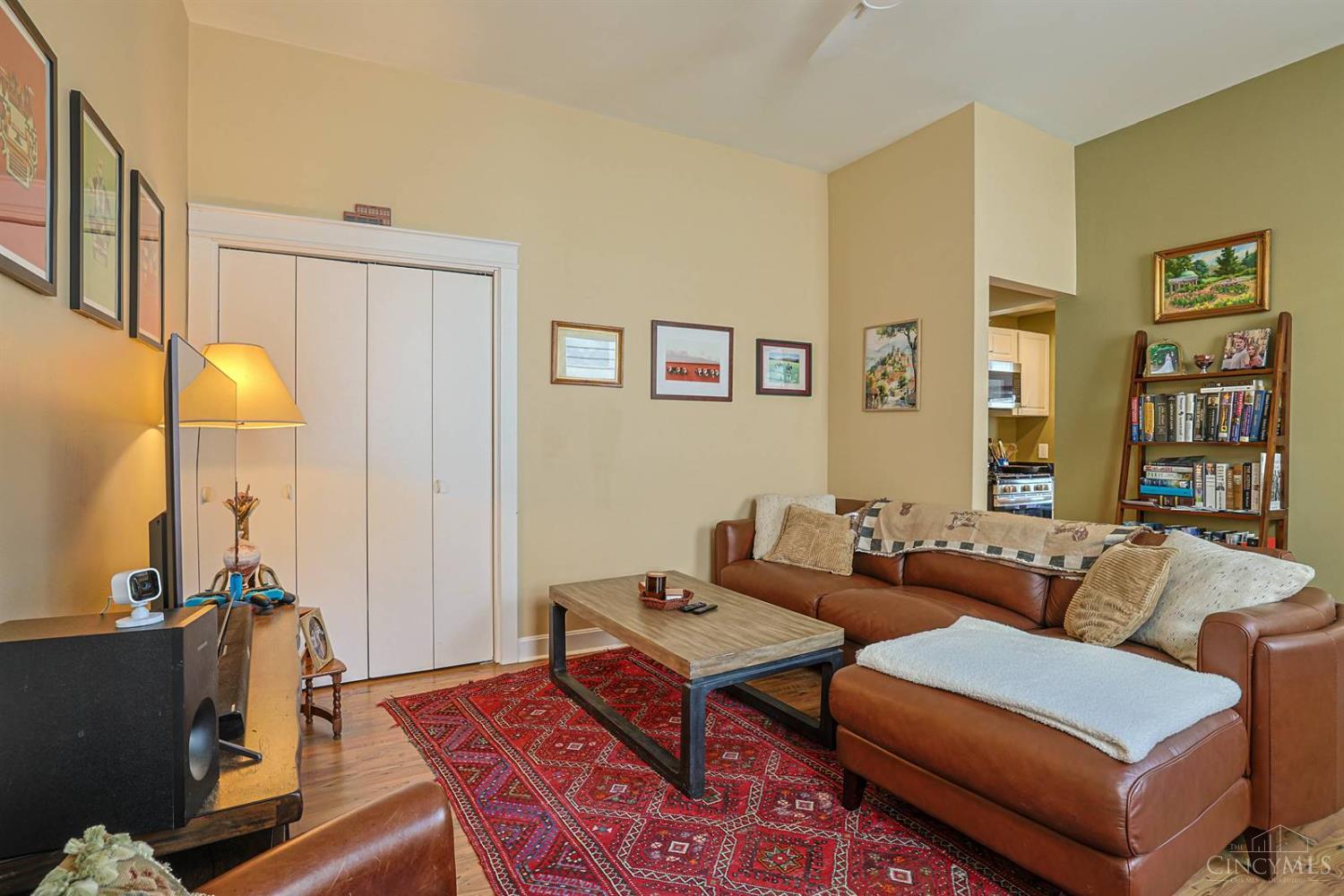 982 Hatch Street Cincinnati, OH 45202 - Photo 6 of 49