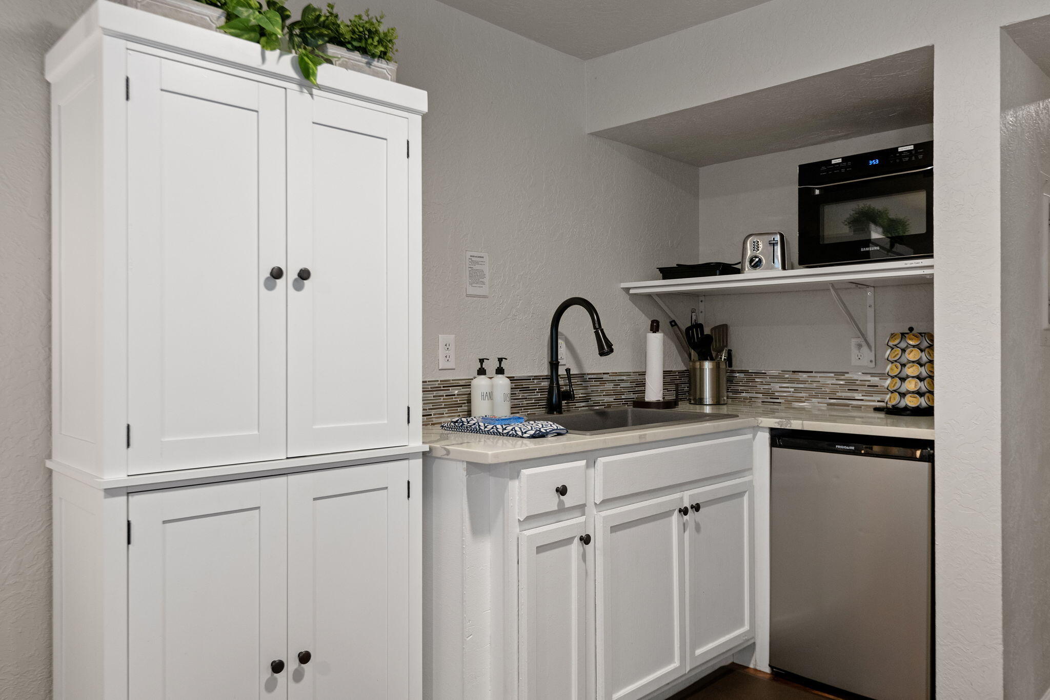 17654 Pinnacle Lane, Unit 16 Sunriver, OR 97707 - Photo 7 of 28 a kitchen with a sink and cabinets