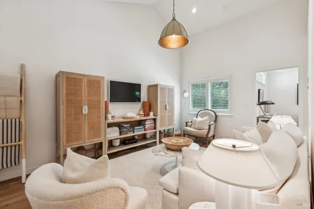 $1,044,000 | 110 Viola Way, Angwin, CA 94508