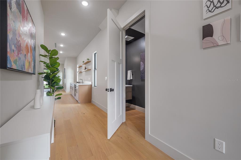 2301 North Ridgewood Avenue Tampa, FL 33602 - Photo 6 of 59