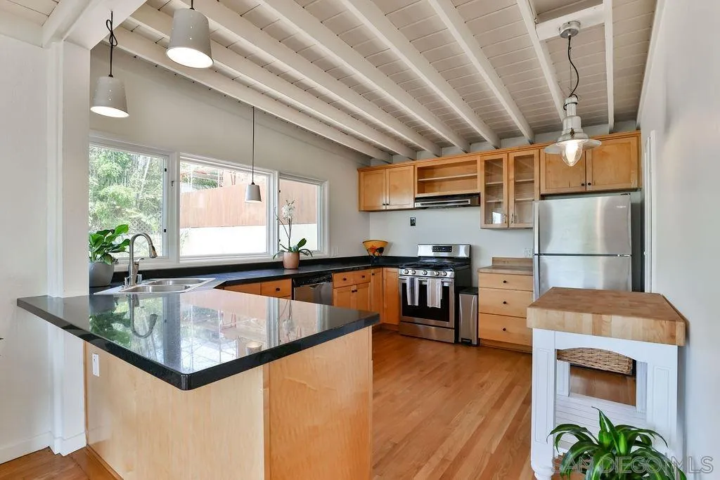 46 East F Street Encinitas, CA 92024 - Photo 8 of 20 Gallery Image 8
